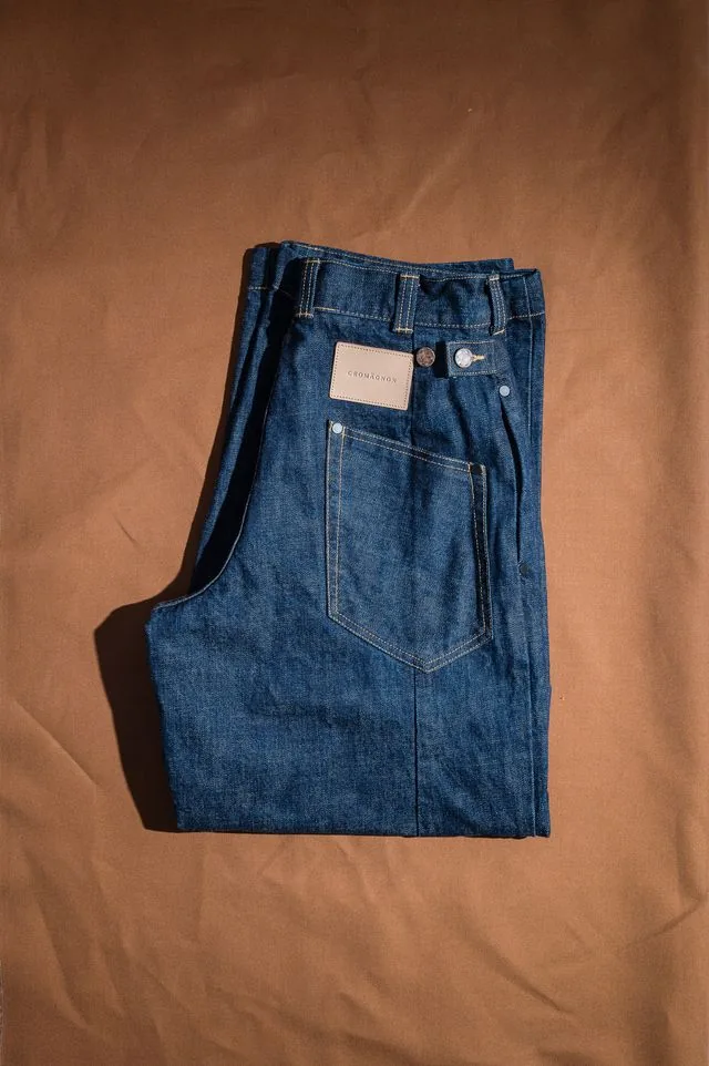 Devoa TIME HORIZON jeans in dark indigo denim with a wide top block and tapered leg.